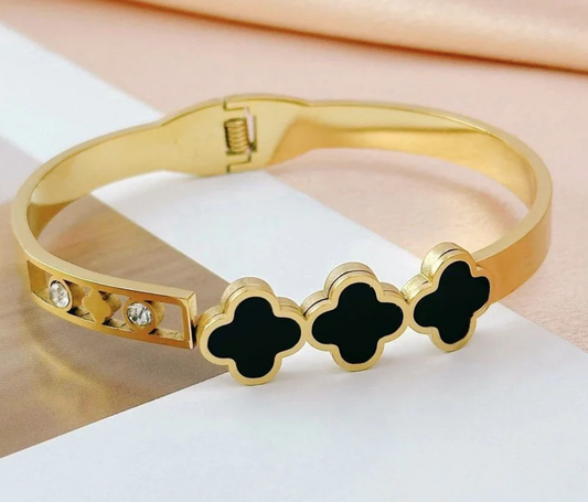 TRIPLE NOIR CLOVER BANGLE