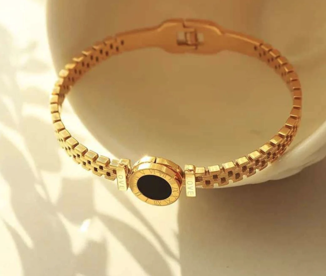 NOIR ROMAN BANGLE