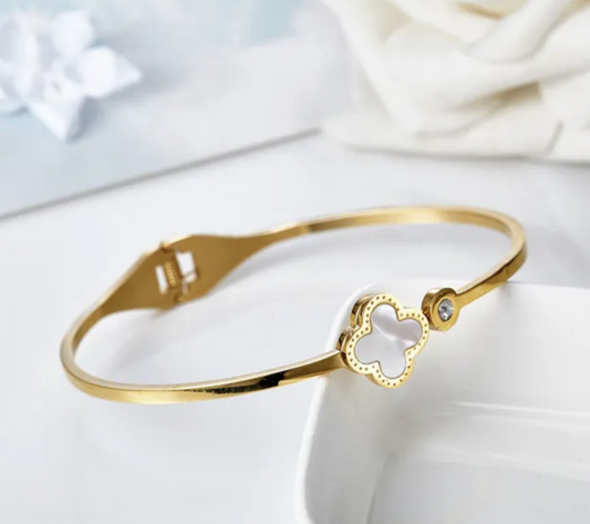 IVORY CLOVER SOLITAIRE BANGLE