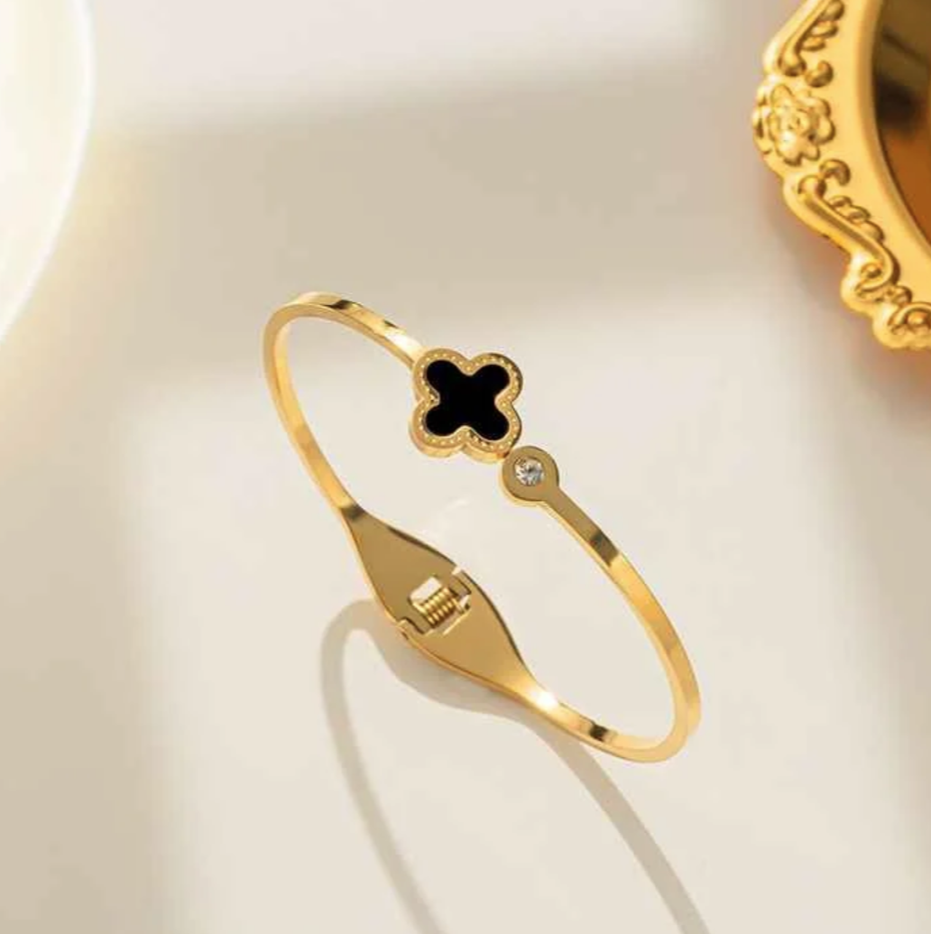 NOIR CLOVER SOLITAIRE BANGLE