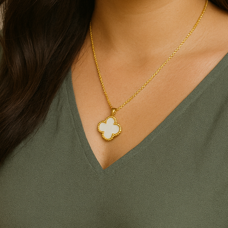 IVORY CLOVER PENDANT