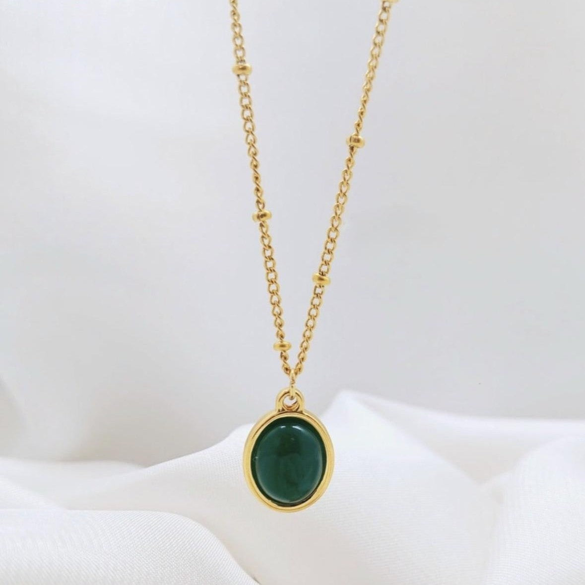 EMERALD GLOW PENDENT