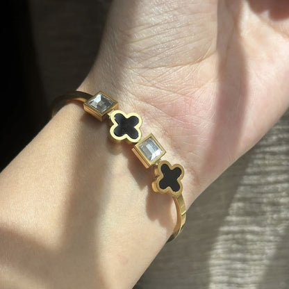 NOIR CLOVER GOLD BANGLE