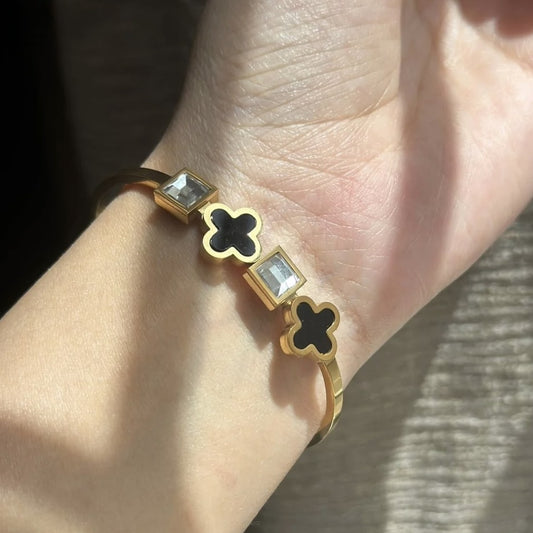 NOIR CLOVER GOLD BANGLE