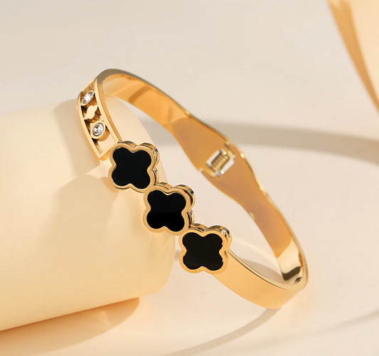 TRIPLE NOIR CLOVER BANGLE