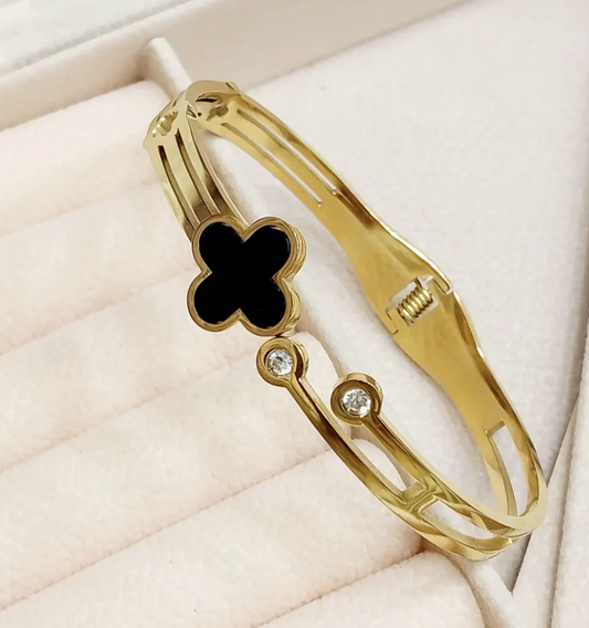 NOIR CLOVER CRYSTAL BANGLE