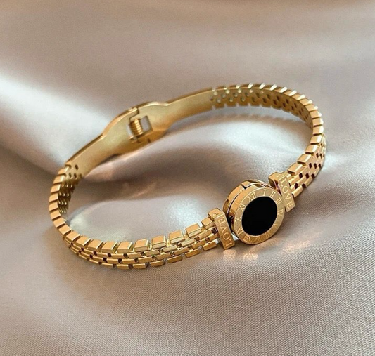 NOIR ROMAN BANGLE