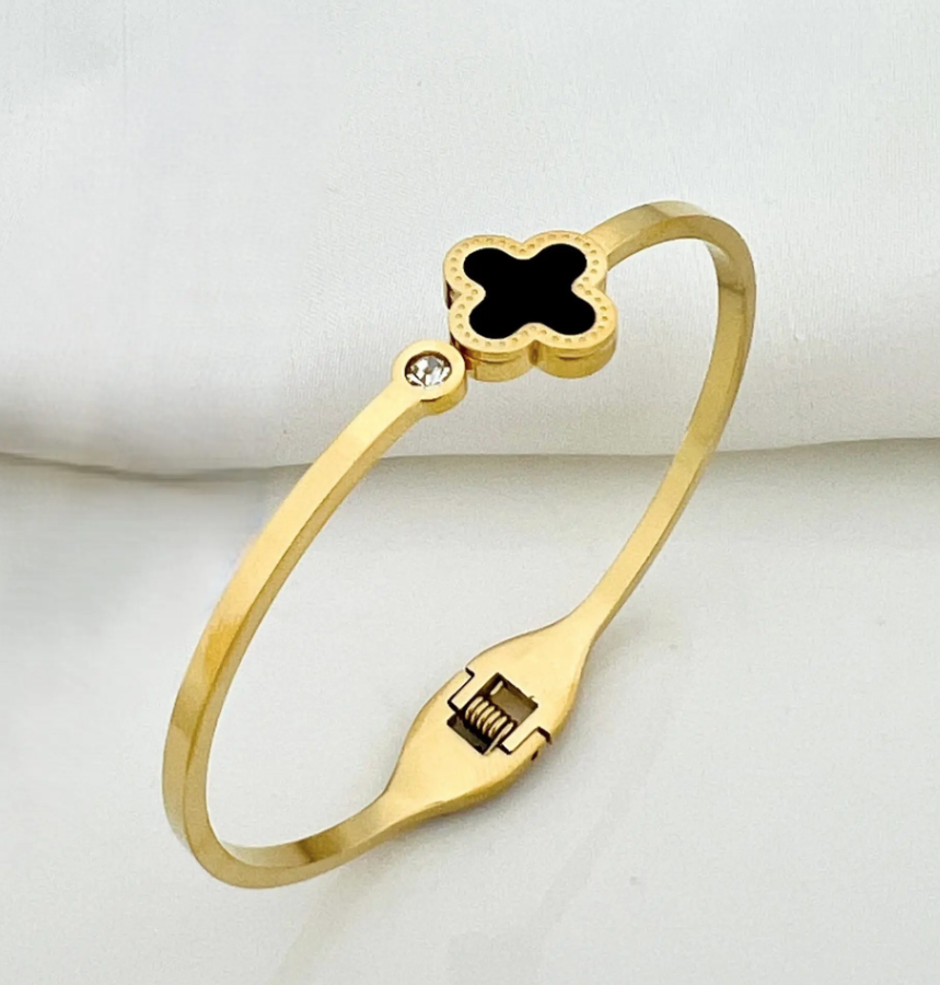 NOIR CLOVER SOLITAIRE BANGLE