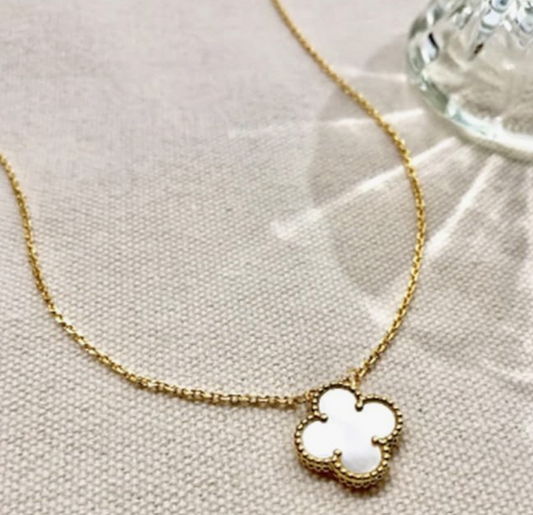 IVORY CLOVER PENDANT