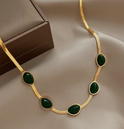 EMERALD ESSENCE NECKLACE