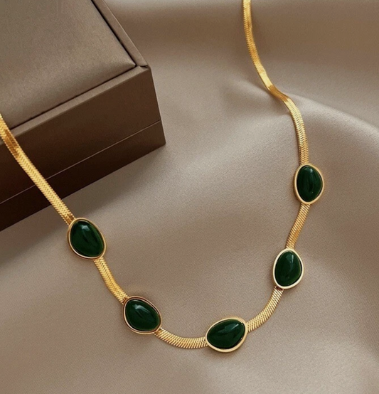 EMERALD ESSENCE NECKLACE