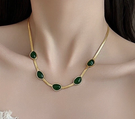EMERALD ESSENCE NECKLACE