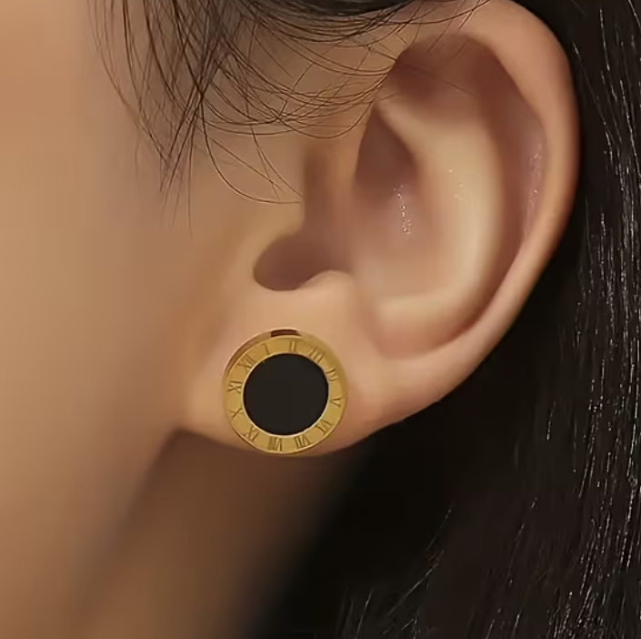 ROMAN NOIR CLASSIC STUDS