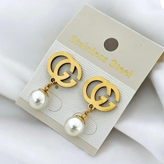 GOLDERN PEARL STUDS