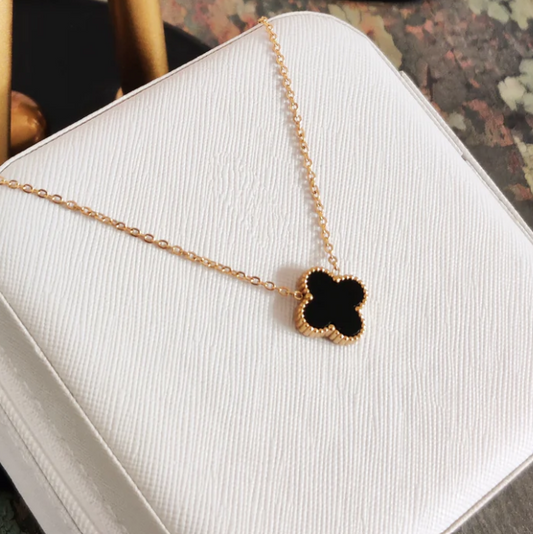 NOIR CLOVER PENDANT